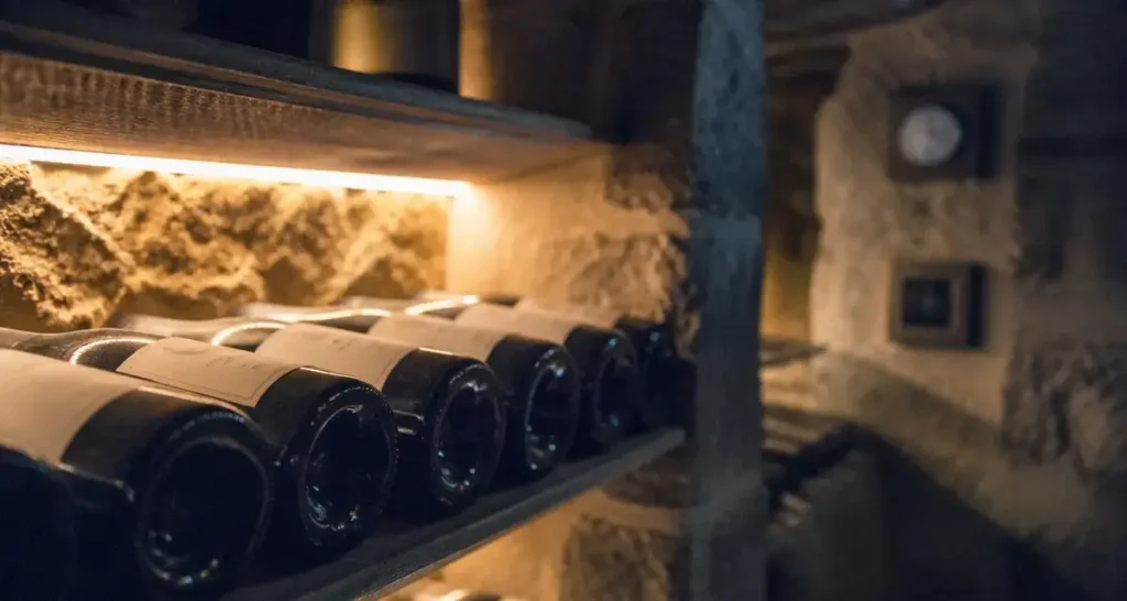 Éclairage de cave à vin : 0 UV et 3 règles d&rsquo;or pour protéger vos bouteilles