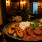 Créole street food à Mérignac : rougail saucisse, riz et plantains frits
