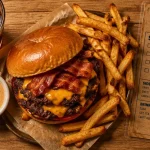Le 58 street food : smash burger cheddar bacon et frites au Pontet
